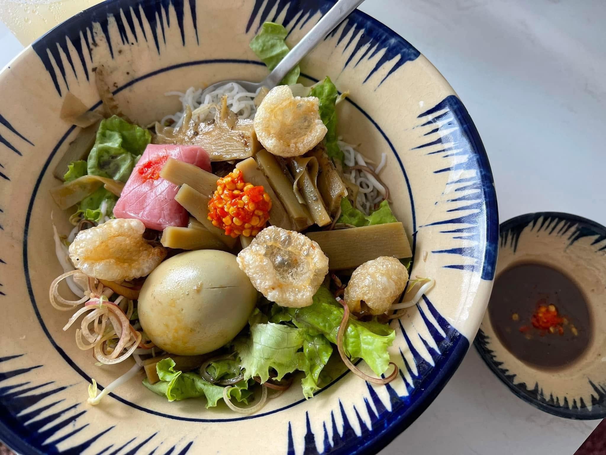 Tô bún cua thối nhiều tầng hương vị